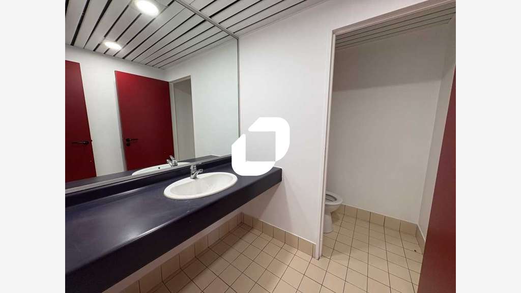 A louer Bureaux 150m² Voisins le bretonneux