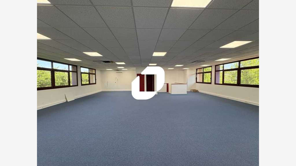 A louer Bureaux 150m² Voisins le bretonneux