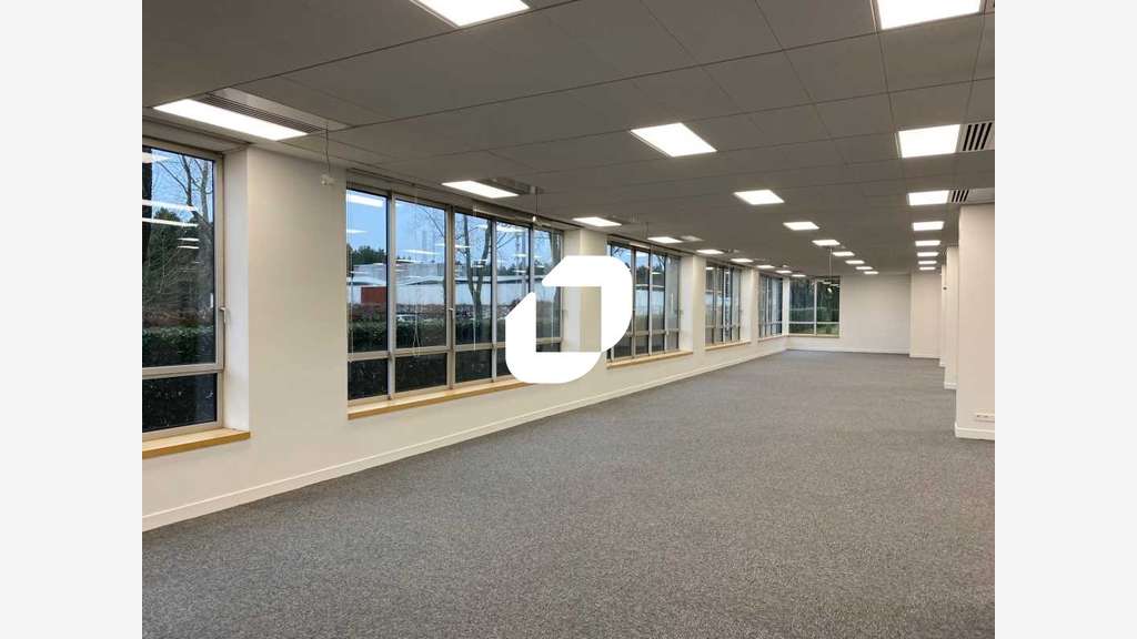 A louer Bureaux 2859m² Voisins le bretonneux