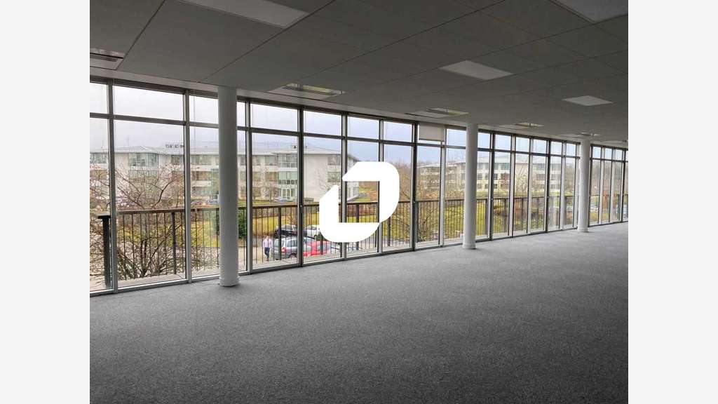 A louer Bureaux 2859m² Voisins le bretonneux