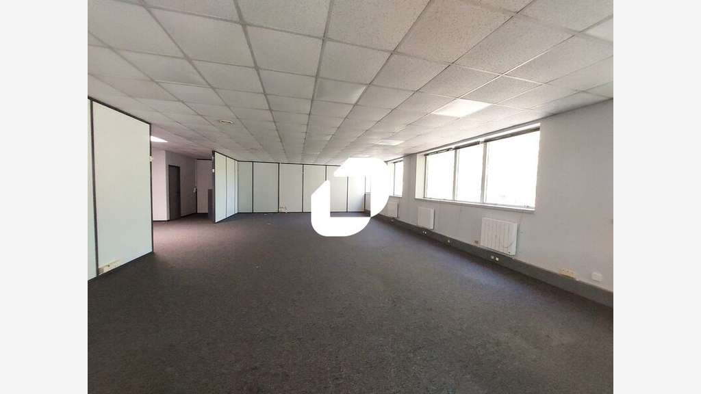 A louer Bureaux 122m² Voisins le bretonneux