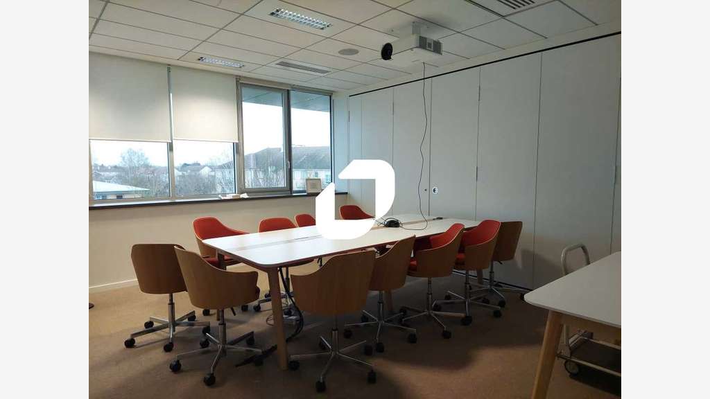 A louer Bureaux 396m² Voisins le bretonneux