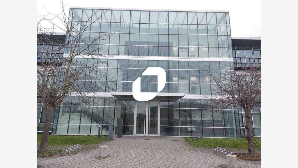 A louer Bureaux 396m² Voisins le bretonneux