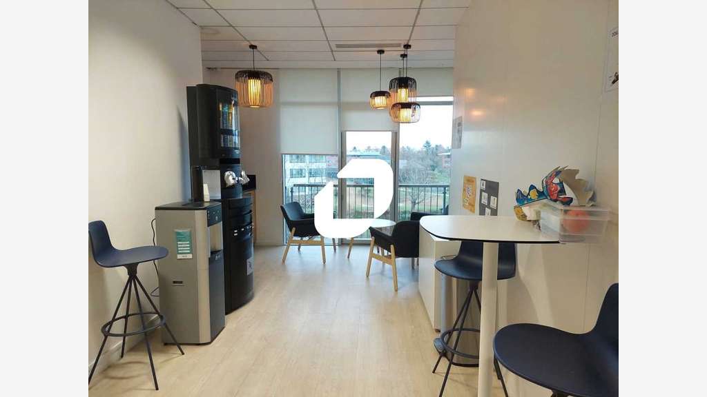 A louer Bureaux 396m² Voisins le bretonneux