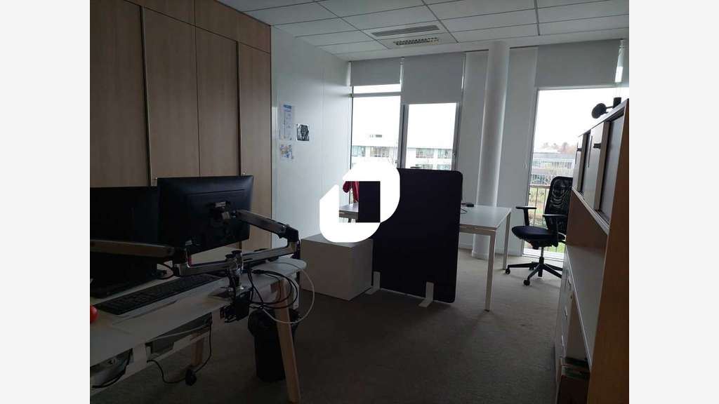 A louer Bureaux 396m² Voisins le bretonneux