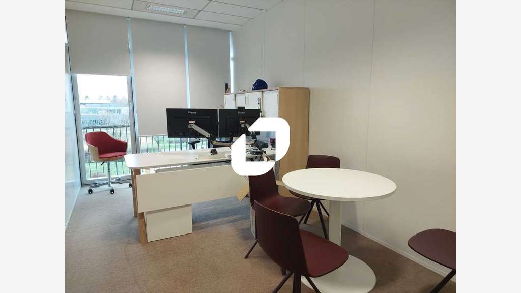 A louer Bureaux 396m² Voisins le bretonneux