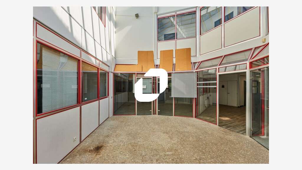 A louer Bureaux 1850m² Voisins le bretonneux