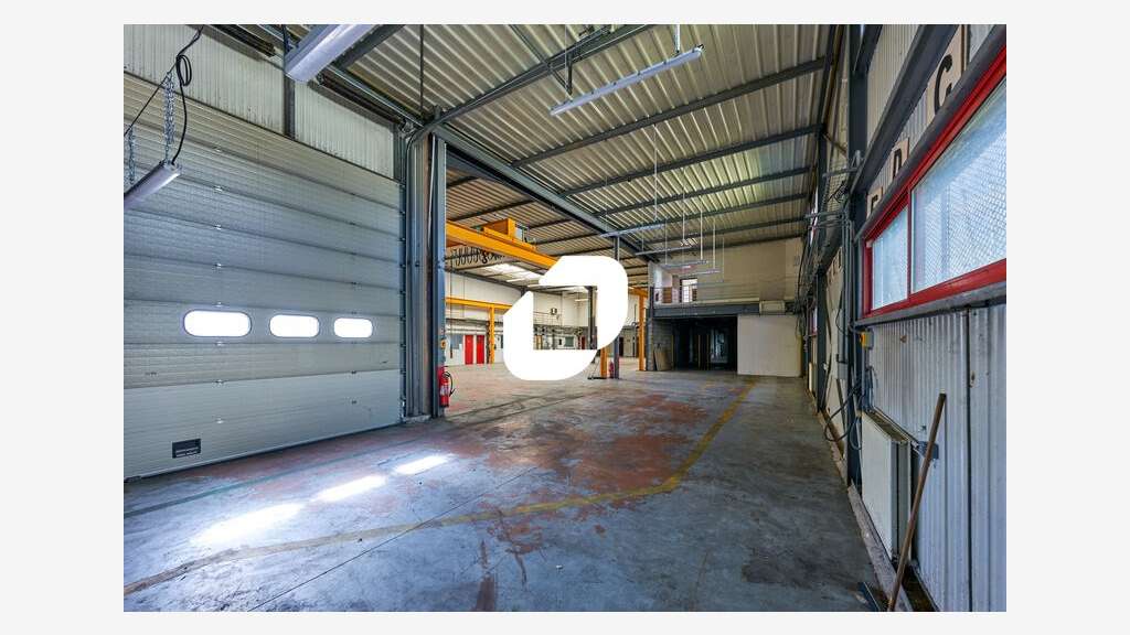 A louer Bureaux 1850m² Voisins le bretonneux