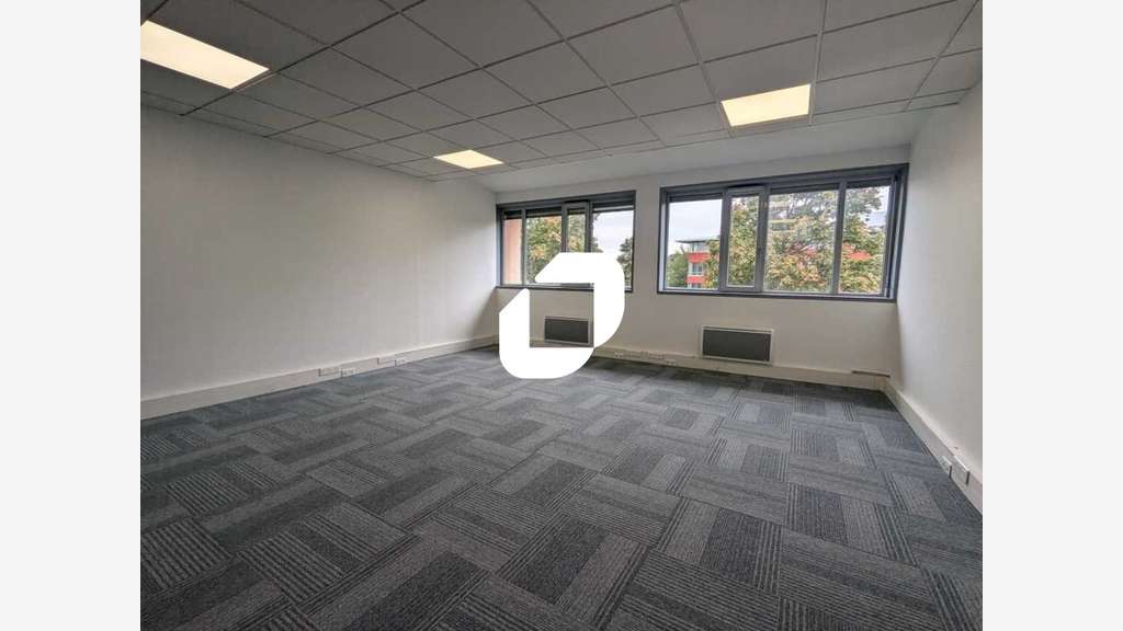 A louer Bureaux 162m² Voisins le bretonneux