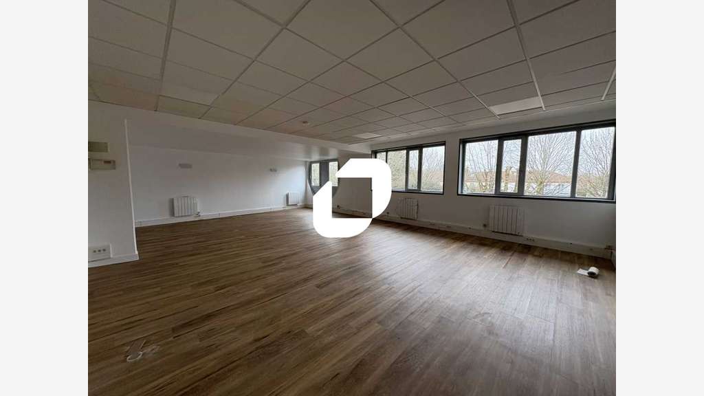 A louer Bureaux 67m² Voisins le bretonneux