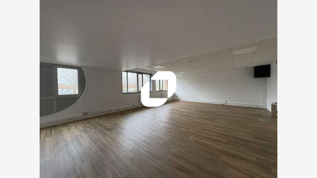 A louer Bureaux 67m² Voisins le bretonneux