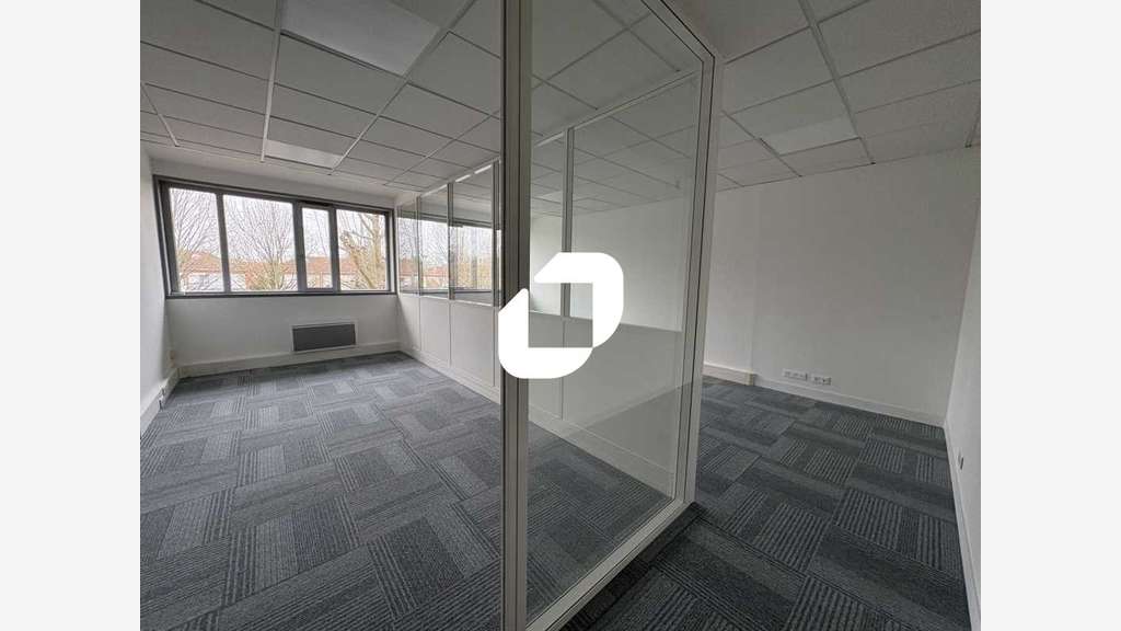 A louer Bureaux 67m² Voisins le bretonneux