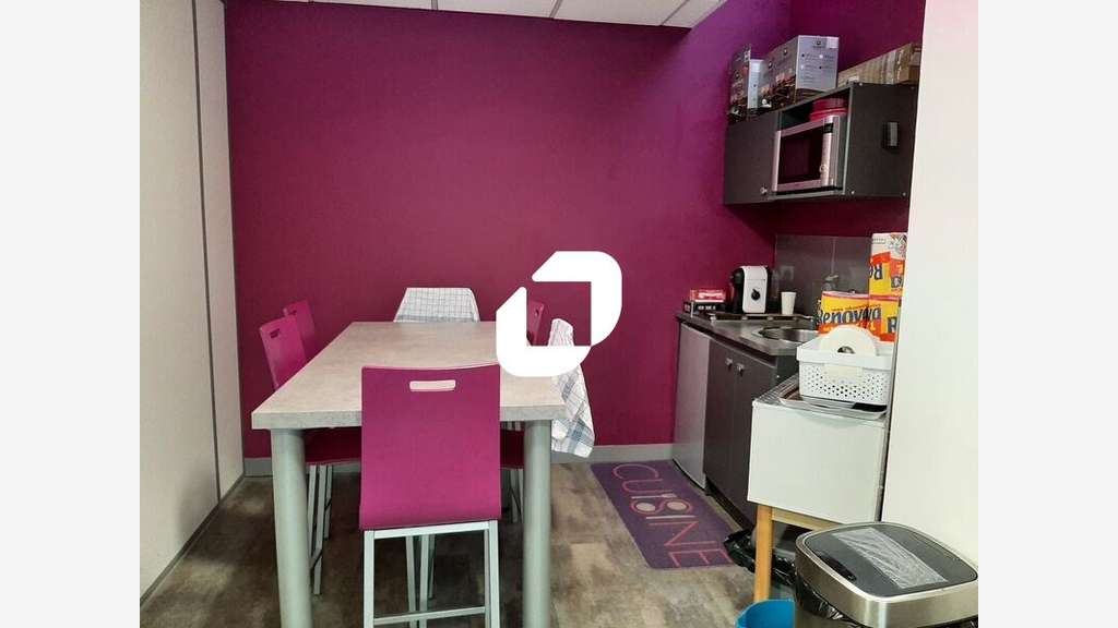 A louer Bureaux 128m² Voisins le bretonneux