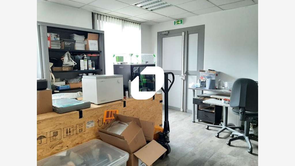 A louer Bureaux 128m² Voisins le bretonneux