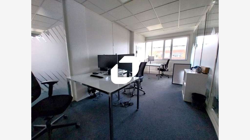 A louer Bureaux 115m² Voisins le bretonneux