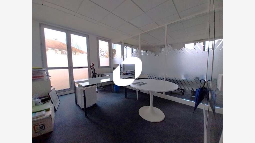 A louer Bureaux 115m² Voisins le bretonneux