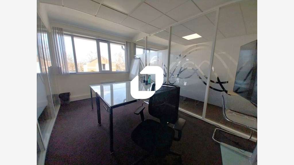 A louer Bureaux 115m² Voisins le bretonneux