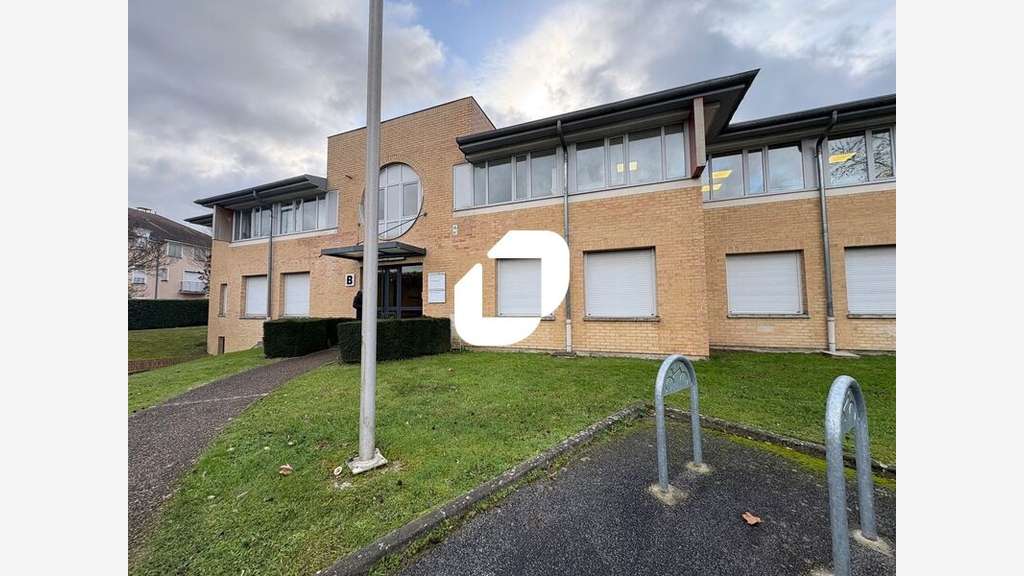 A louer Bureaux 115m² Voisins le bretonneux