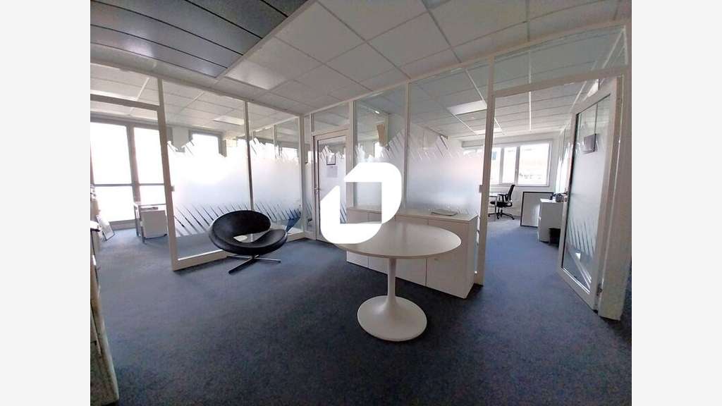 A louer Bureaux 115m² Voisins le bretonneux