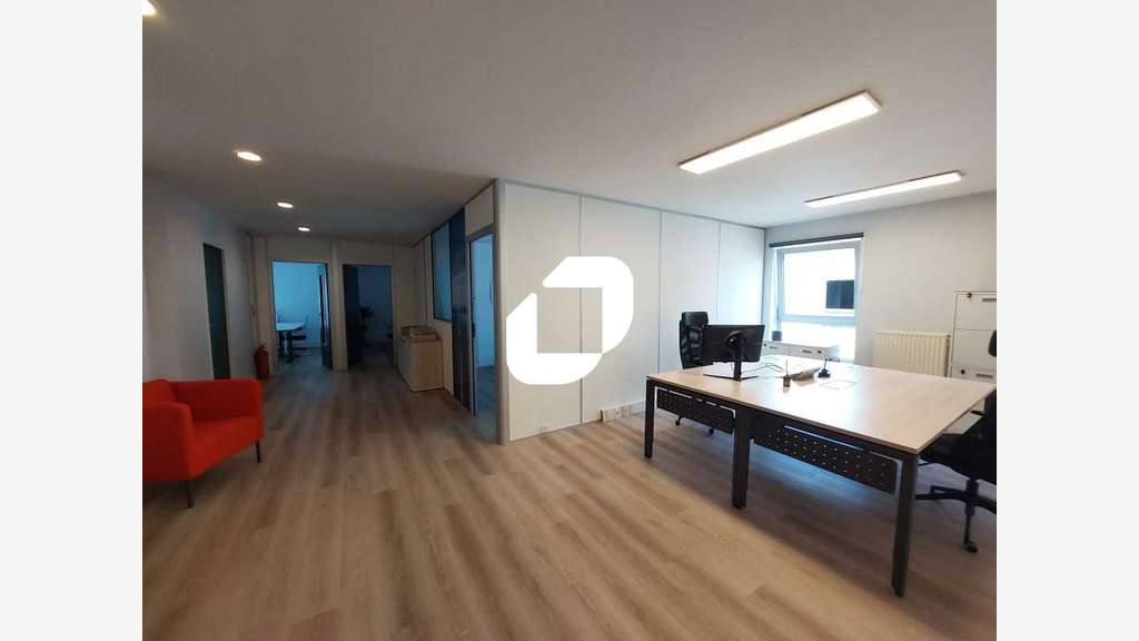 A louer Bureaux 78m² Voisins le bretonneux