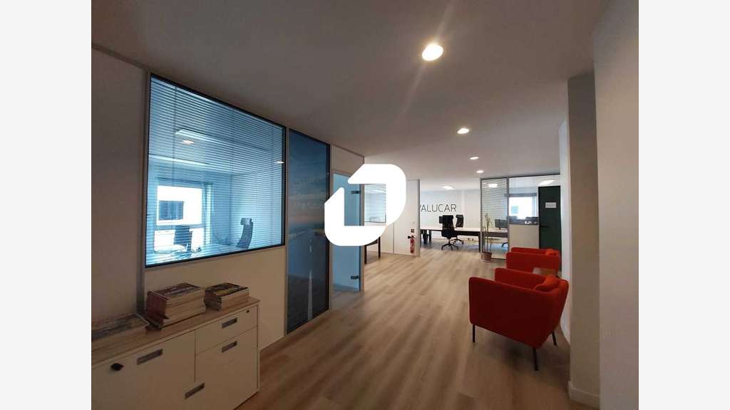 A louer Bureaux 78m² Voisins le bretonneux