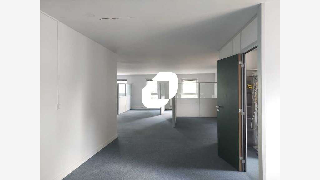 A louer Bureaux 78m² Voisins le bretonneux