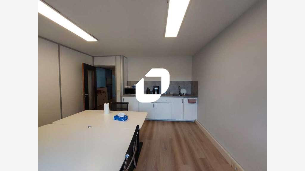 A louer Bureaux 78m² Voisins le bretonneux