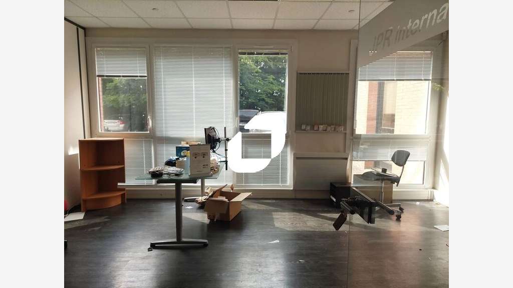 A louer Bureaux 113m² Voisins le bretonneux