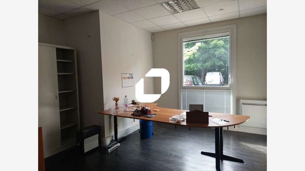 A louer Bureaux 113m² Voisins le bretonneux