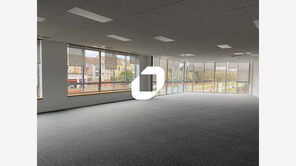 A louer Bureaux 462m² Voisins le bretonneux