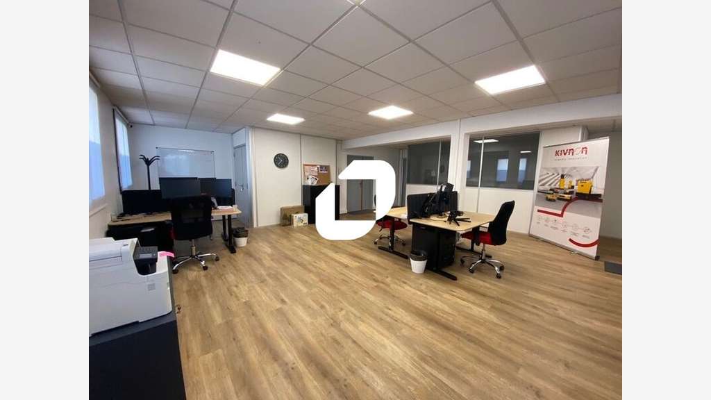 A louer Bureaux 148m² Voisins le bretonneux