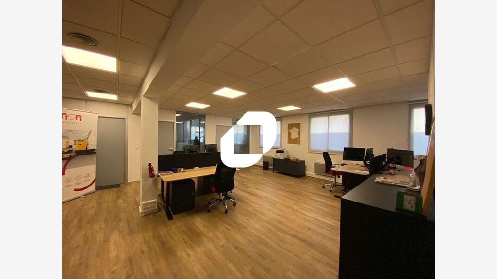 A louer Bureaux 148m² Voisins le bretonneux