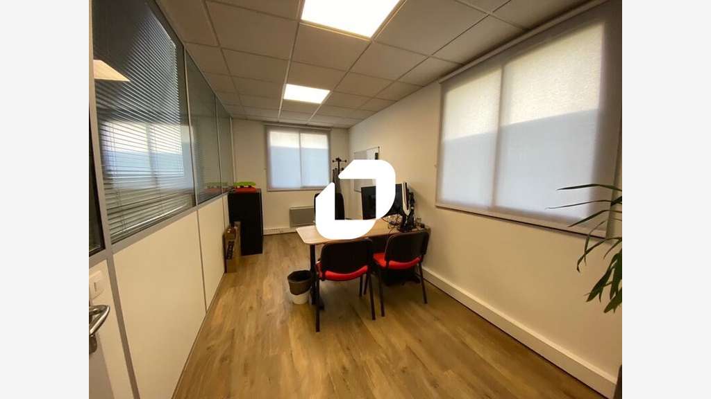 A louer Bureaux 148m² Voisins le bretonneux