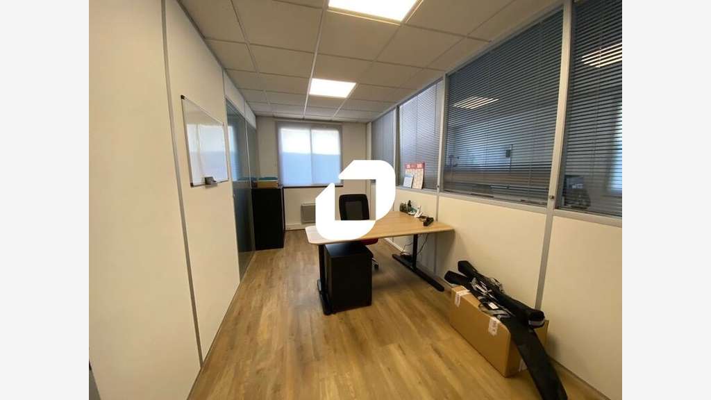 A louer Bureaux 148m² Voisins le bretonneux