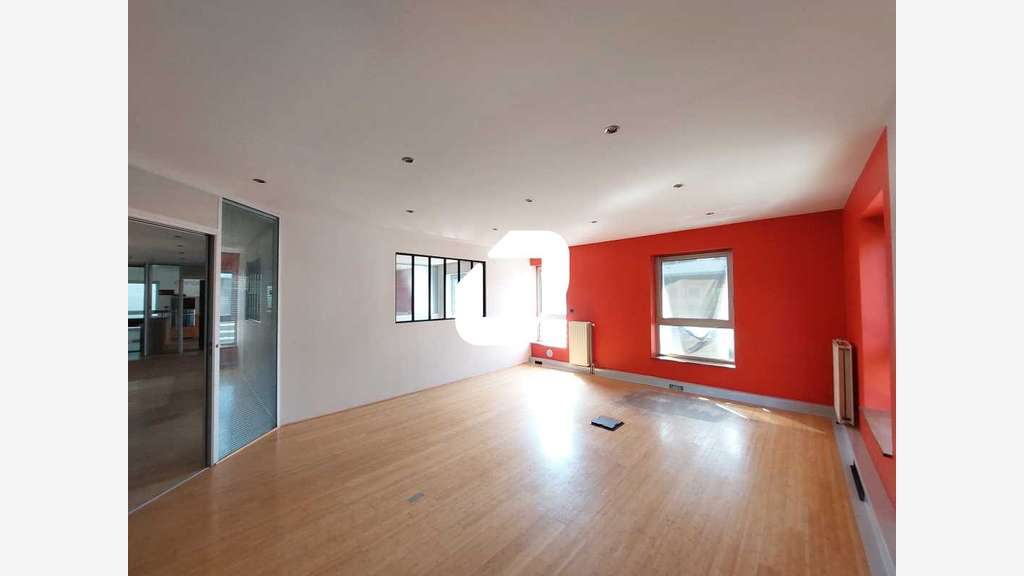 A louer Bureaux 314m² Voisins le bretonneux