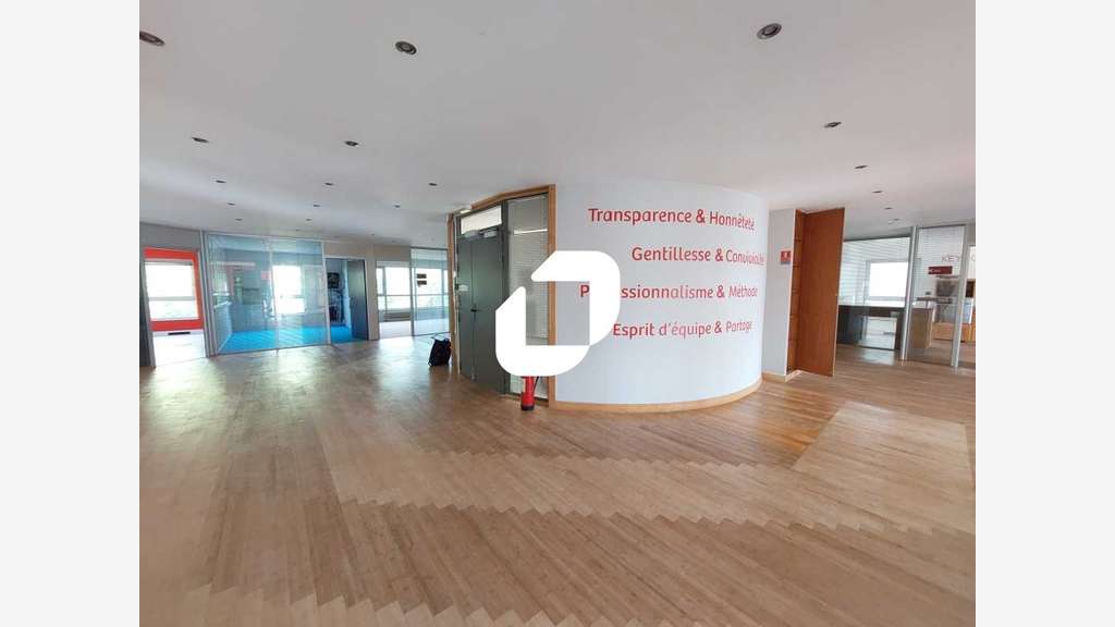A louer Bureaux 314m² Voisins le bretonneux