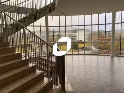 A louer Bureaux 2859m² Voisins le bretonneux