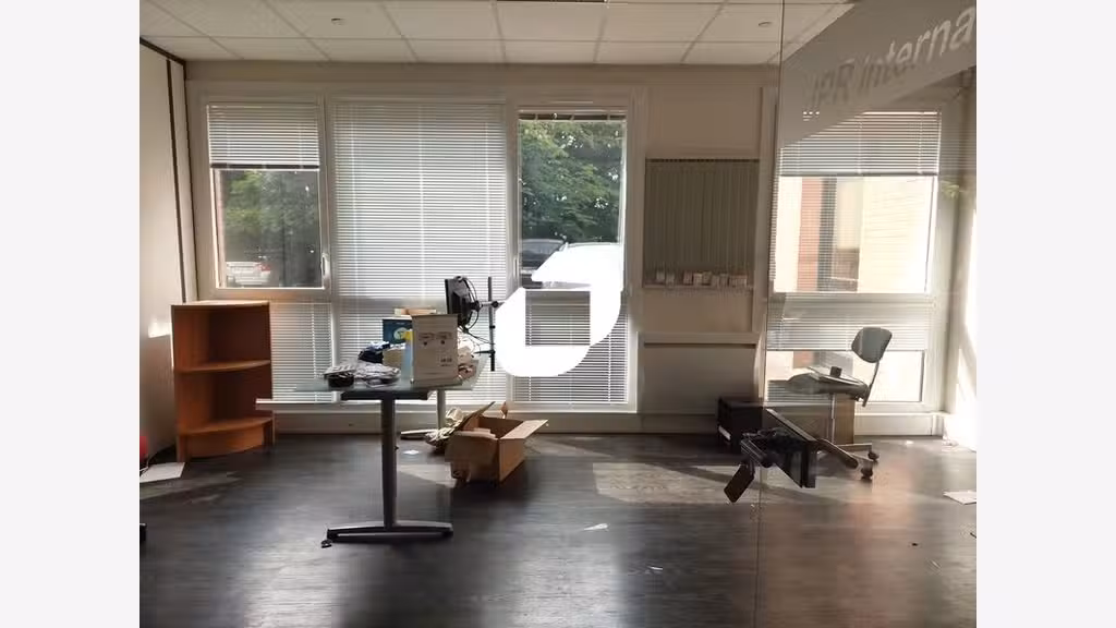 A louer Bureaux 113m² Voisins le bretonneux
