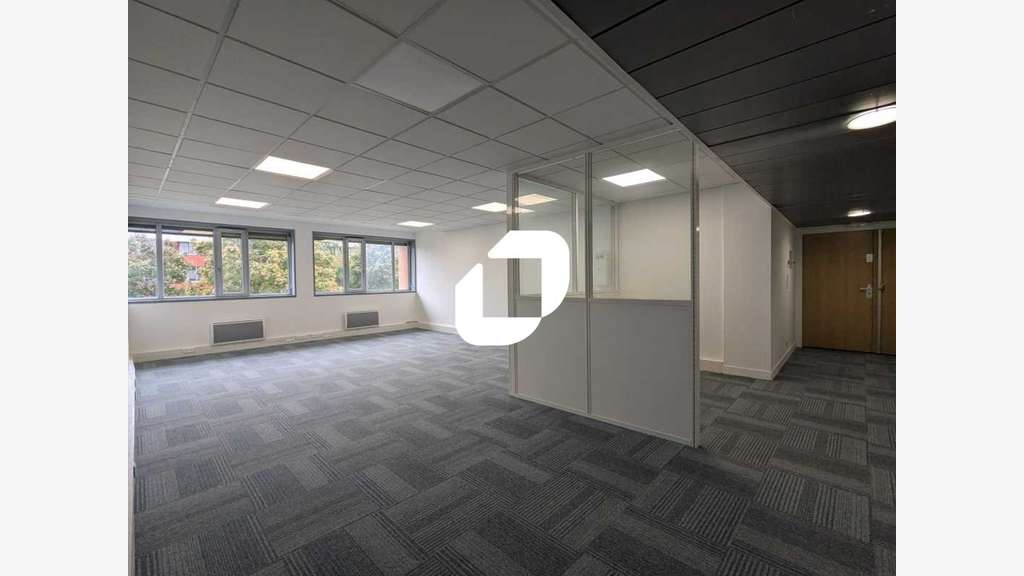 A louer Bureaux 162m² Voisins le bretonneux