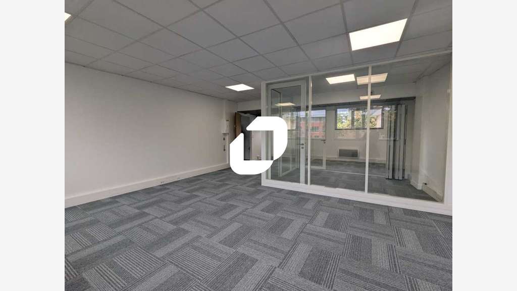 A louer Bureaux 162m² Voisins le bretonneux