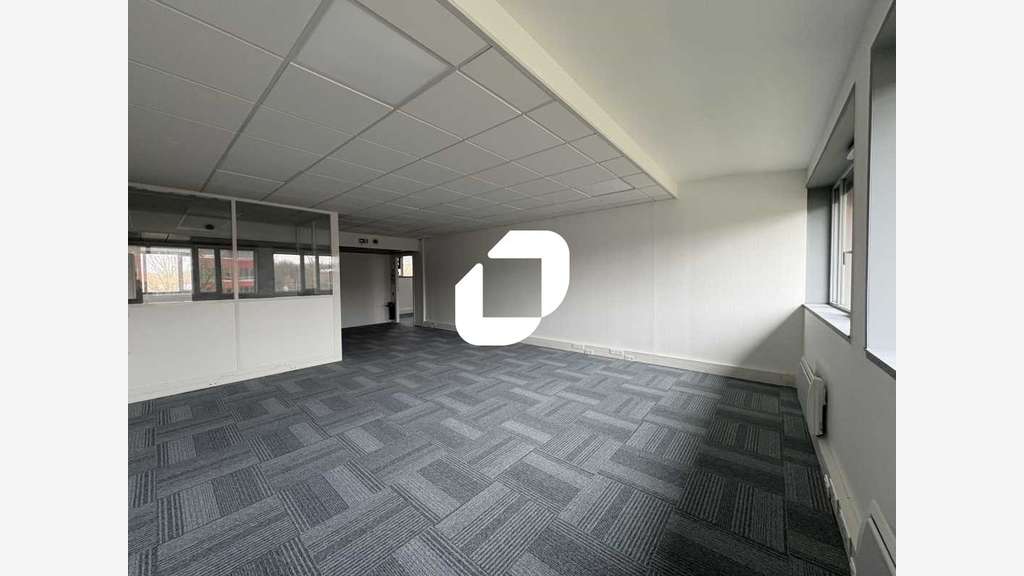A louer Bureaux 162m² Voisins le bretonneux