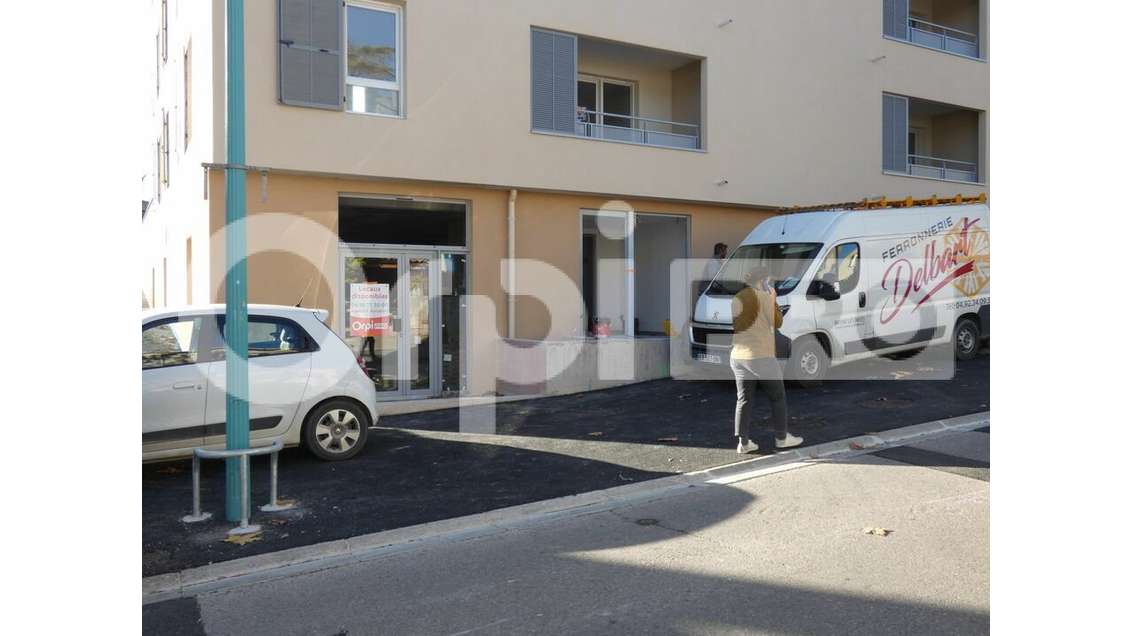 A louer local professionnel 106m² à Volx