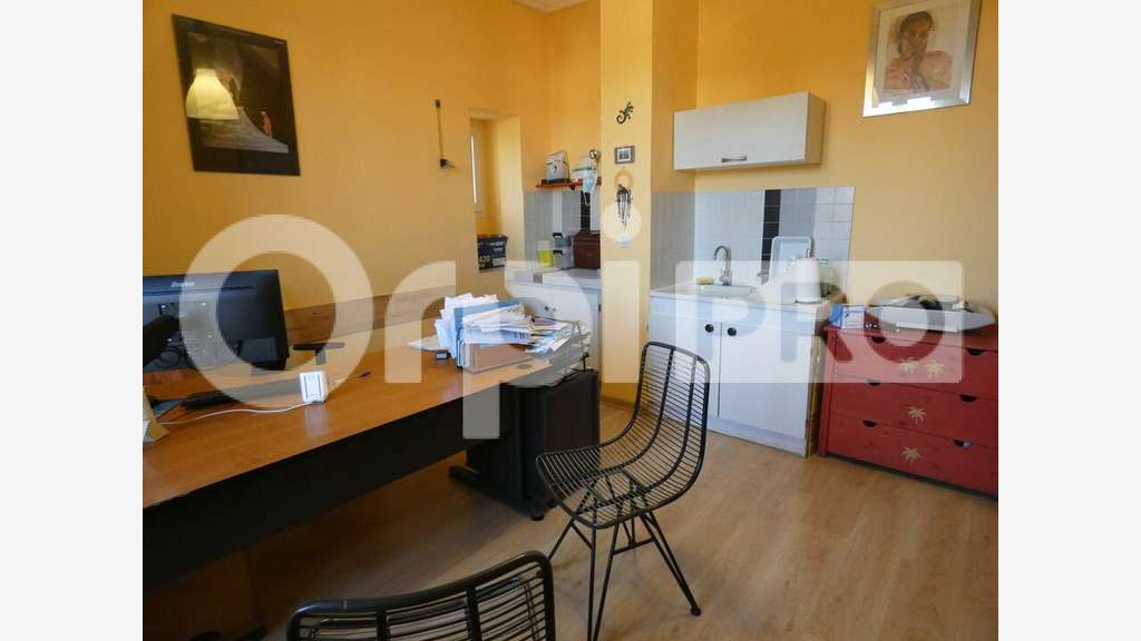 Bureau 53m² à louer à Volx 