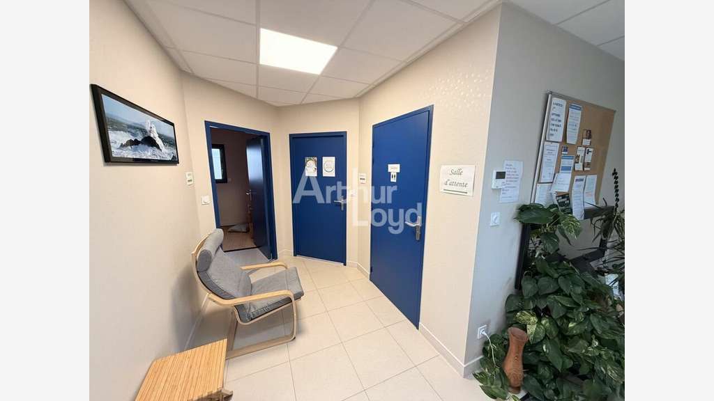 Bureaux 81m² à louer empl stratégique à Vouillé