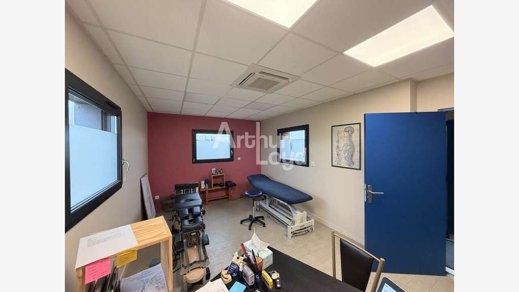Bureaux 81m² à louer empl stratégique à Vouillé