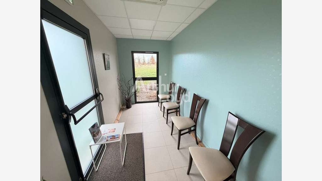 Bureaux 81m² à louer empl stratégique à Vouillé