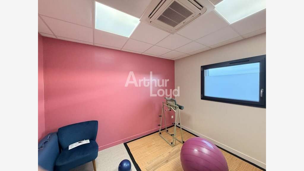 Bureaux 81m² à louer empl stratégique à Vouillé