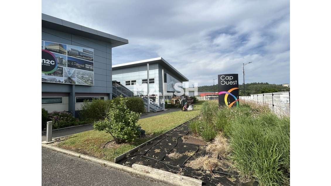 A louer bureaux 555m² divisibles à Vourles