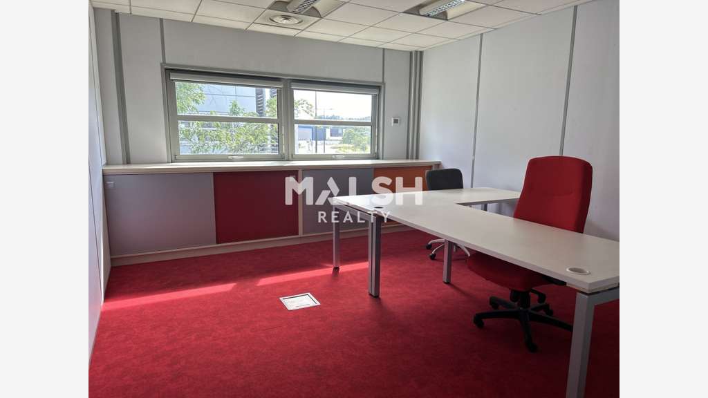 A louer bureaux 555m² divisibles à Vourles
