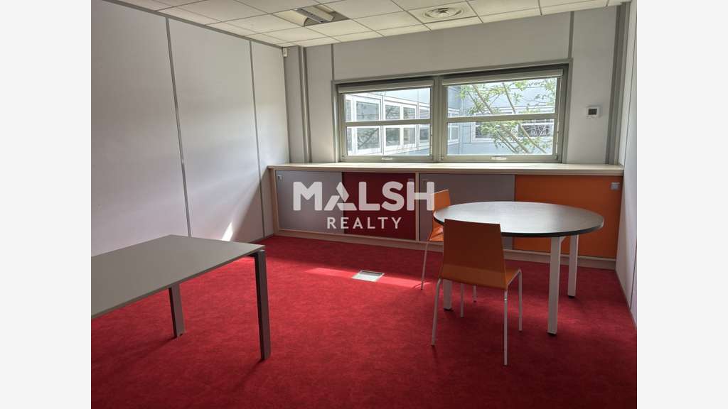 A louer bureaux 555m² divisibles à Vourles